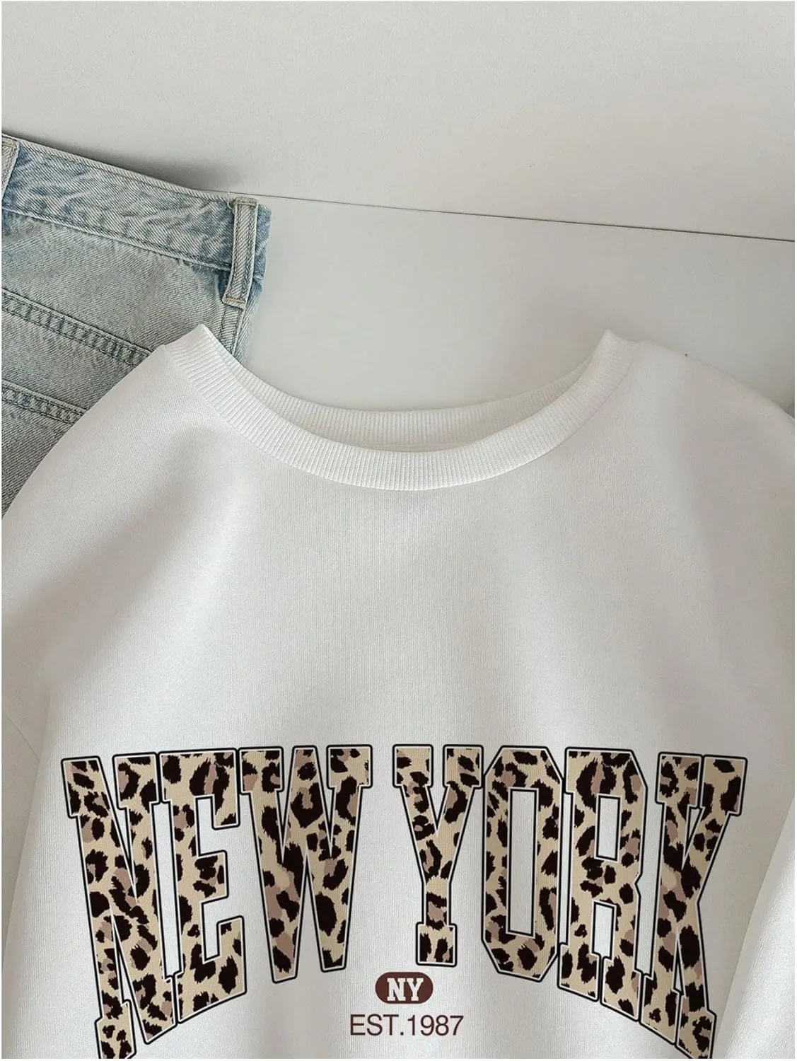 GORGLITTER Women's Letter Graphic Sweatshirt Crewneck Long Sleeve Sweatshirt Tops Pullovers